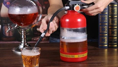 đ» 50% RABATT NU! đ„ PopulĂ€r Ălhink i BrandslĂ€ckardesign â 2L Handtrycksfat & Unik Form â Perfekt för Fotbollsfester & Pubar âœ