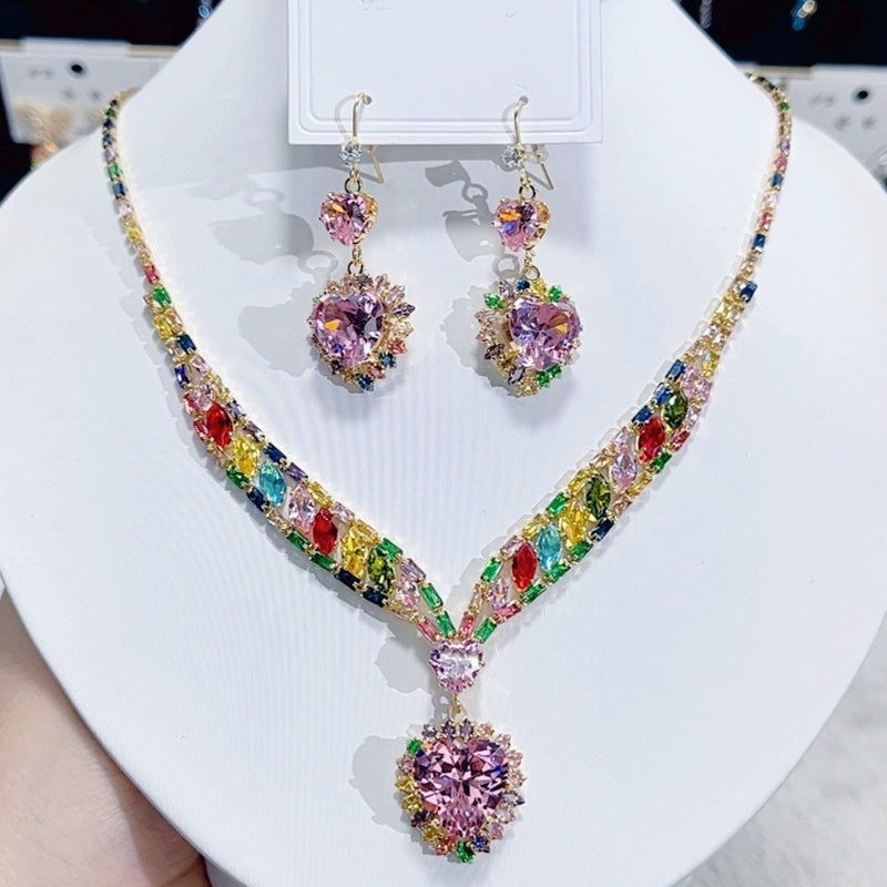 đ„50% RABATT! đ„Halsband och örhĂ€ngen med glittrande hjĂ€rta