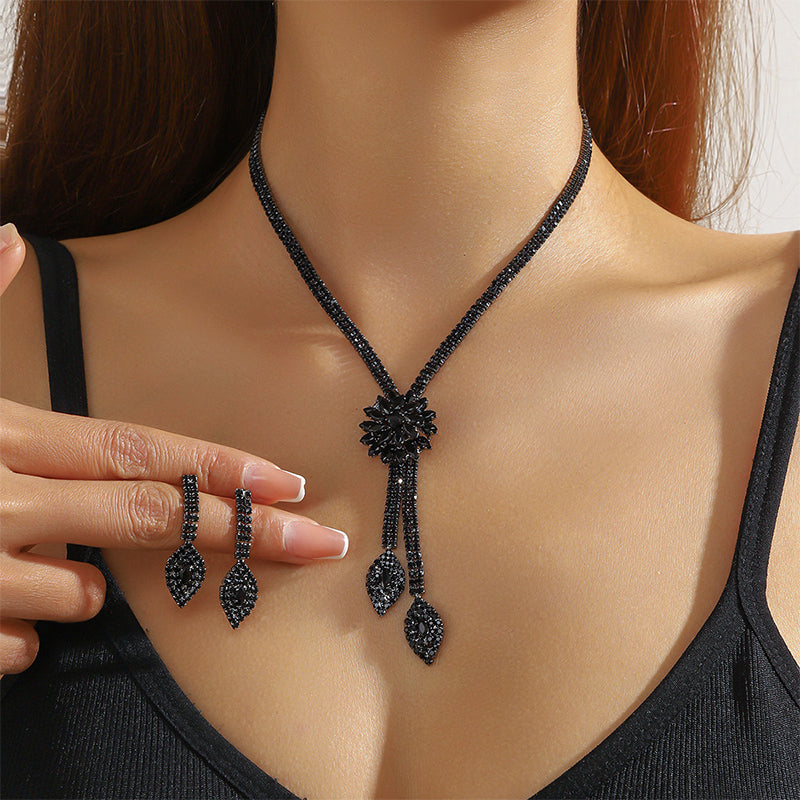 ✨50% RABATT NU! ✨Halsband och örhängen i zirkon med blommotiv för damer