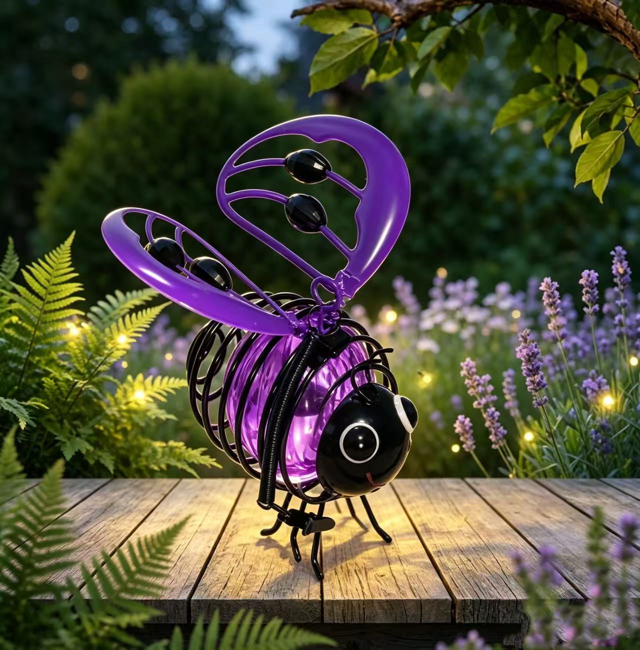 🐝 50% RABATT NU! ☀️ Solcellsdriven Hängande Bilampa – Charmig Bi-design med Hjärtformade Vingar – Perfekt för Trädgård & Bil 🌸