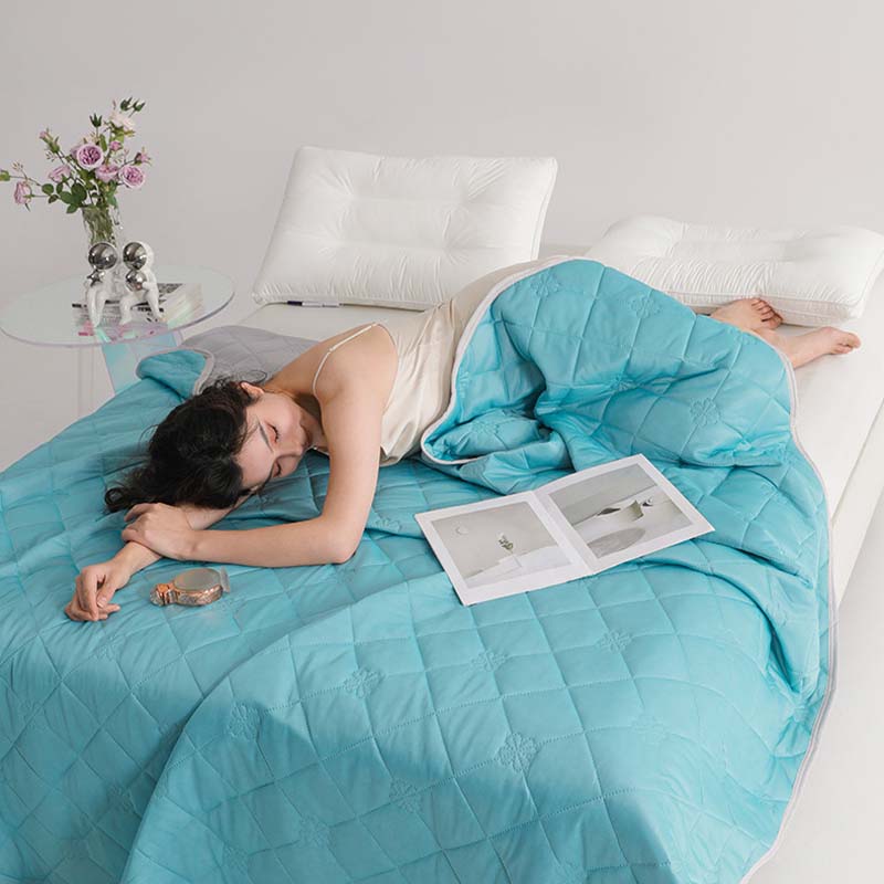 🥳2026 REA🥳💞Över 50 000 sålda!🛏️❄️ 50 % RABATT! Kylande täcke – dubbelsidigt, Q-Max≥0,4-tyg. En sida kyler, den andra andas. Sov utan att svettas! 🌙✨