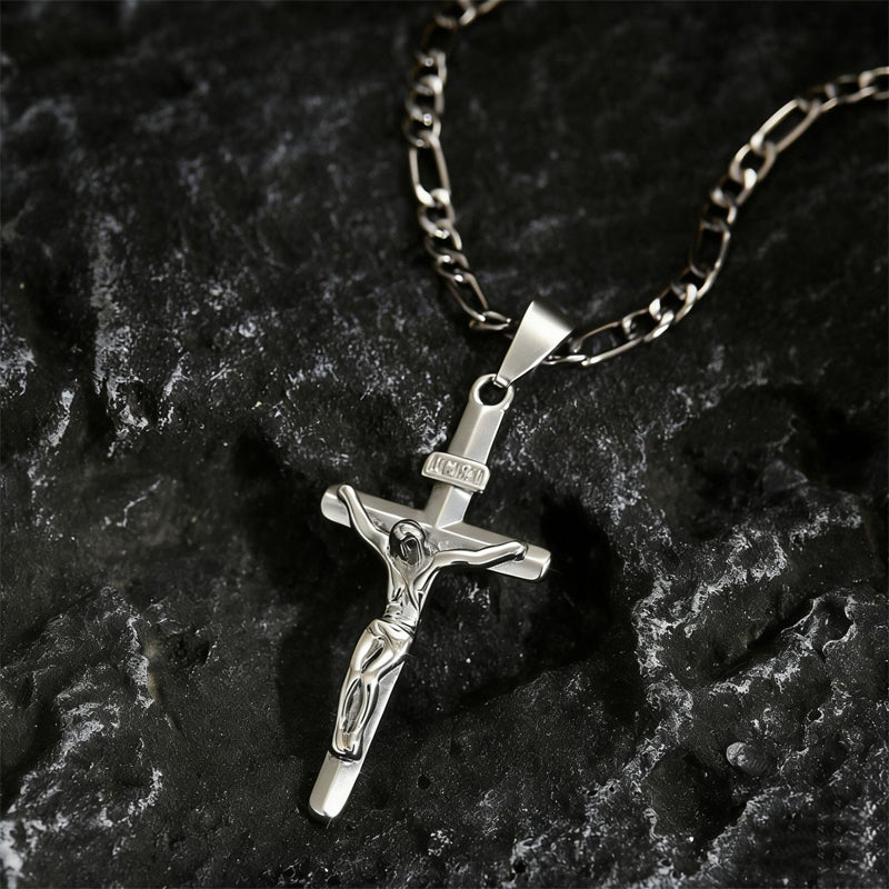 ✝️✨ Guldkrucifixhalsband – Detaljerat INRI-motiv, justerbar figarokedja och glittrande finish 💛