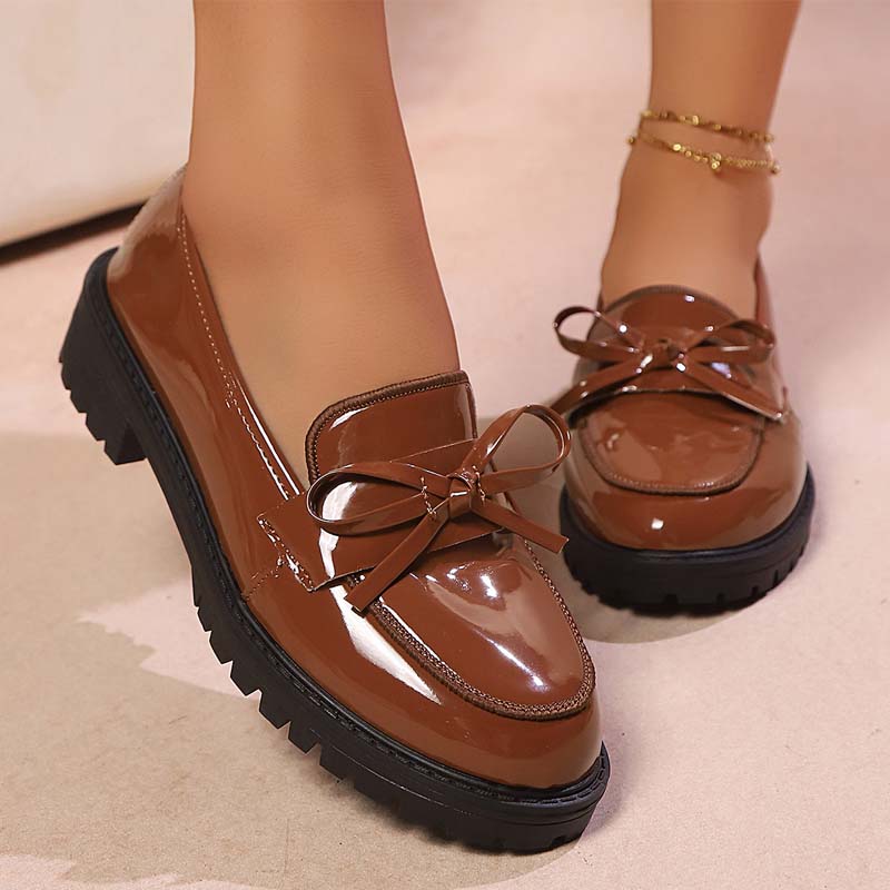 👞 50% RABATT NU! ✨ Loafers med rosett i lackläder för damer – Glansigt & Elegant – Stabil klack & Bequem 🎀