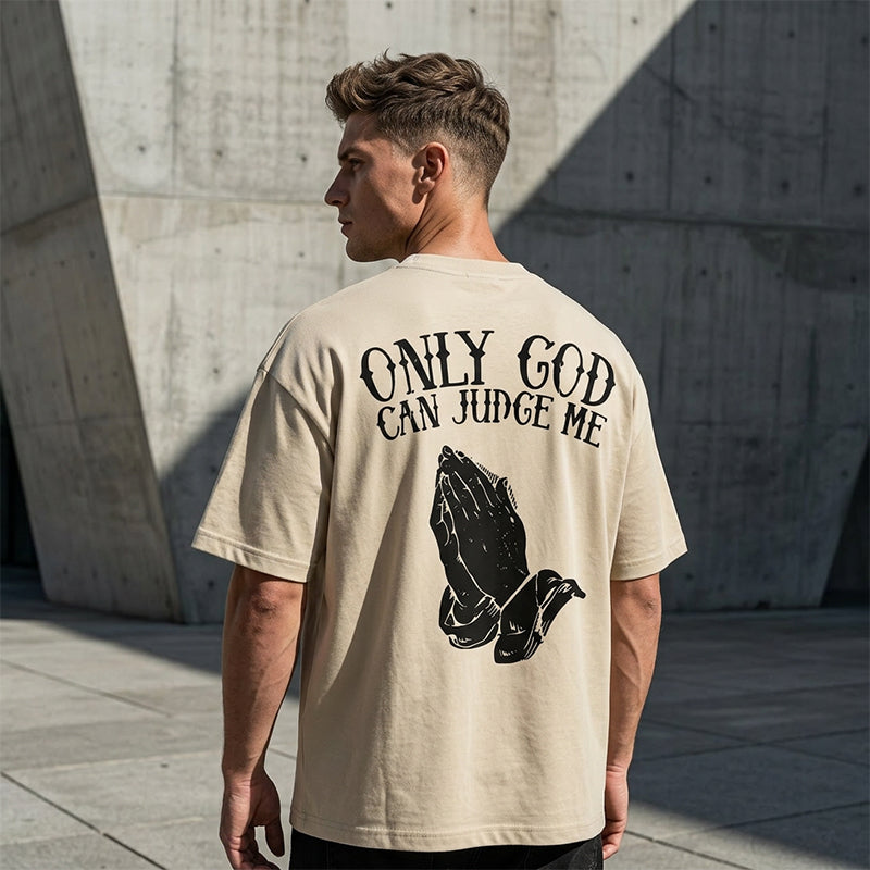 🙏 T-shirt med motiv av en man som ber med händerna ihop ✨