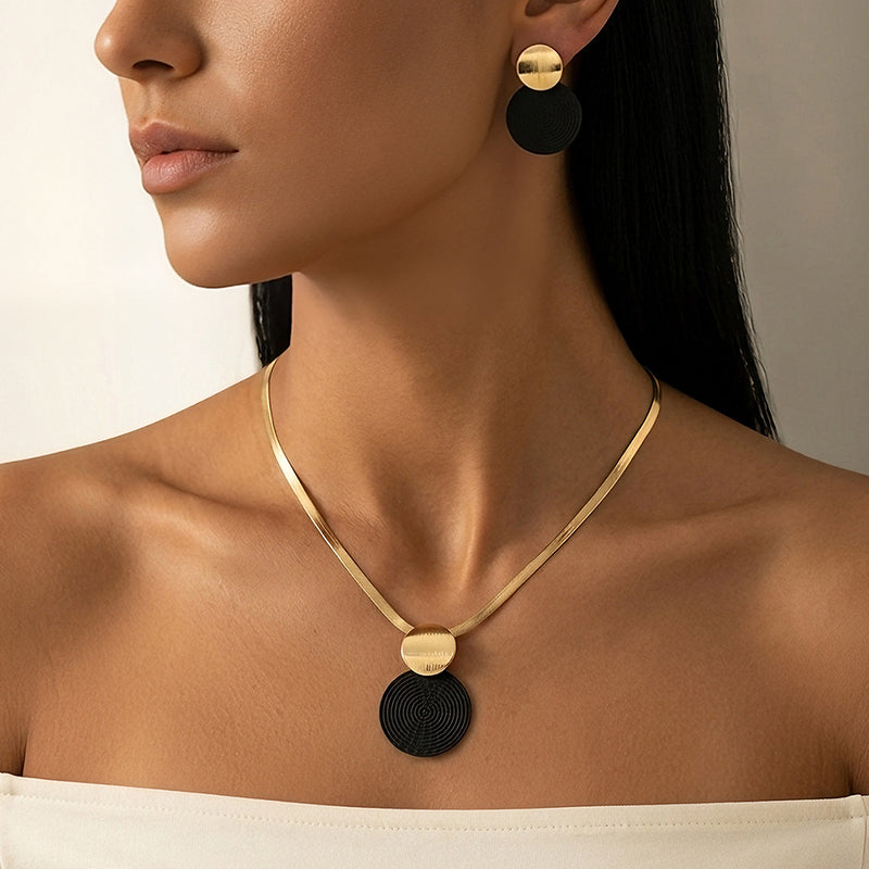 ✨ 50% RABATT NU! 💎 Modern Geometriskt Smyckesset – Guldpläterat, Lättvikts Platt Ormkedja & Matchande Örhängen – Chic & Elegant För Kvällsevenemang 🎁