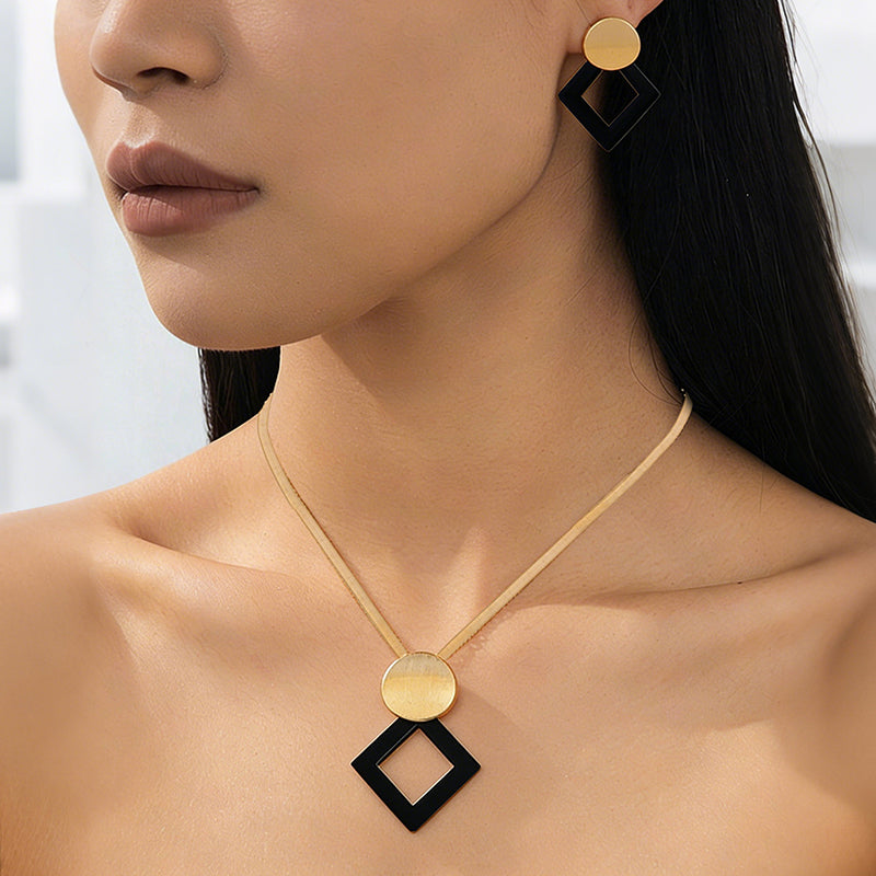 ✨ 50% RABATT NU! 💎 Modern Geometriskt Smyckesset – Guldpläterat, Lättvikts Platt Ormkedja & Matchande Örhängen – Chic & Elegant För Kvällsevenemang 🎁