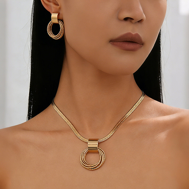 ✨ 50% RABATT NU! 💎 Modern Geometriskt Smyckesset – Guldpläterat, Lättvikts Platt Ormkedja & Matchande Örhängen – Chic & Elegant För Kvällsevenemang 🎁