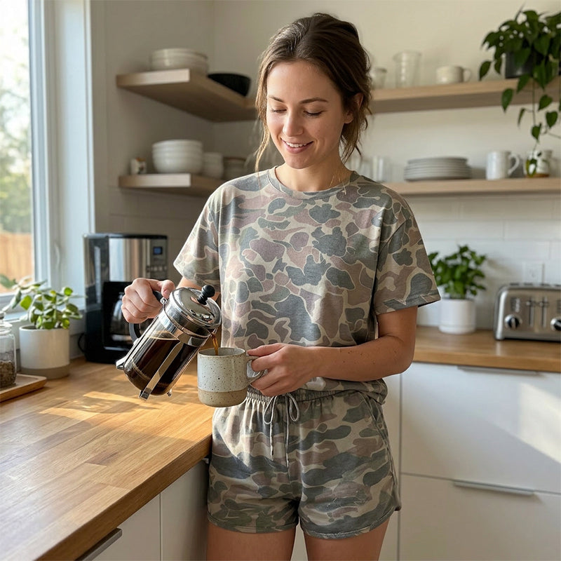 Set med topp och shorts i kamouflage i stora storlekar 🌿 Ledig passform, mjukt tyg – enkelt, snyggt & redo för äventyr ✨