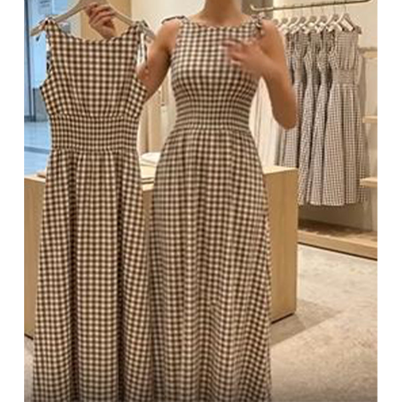 👗🌸 Rutig smockad maxiklänning