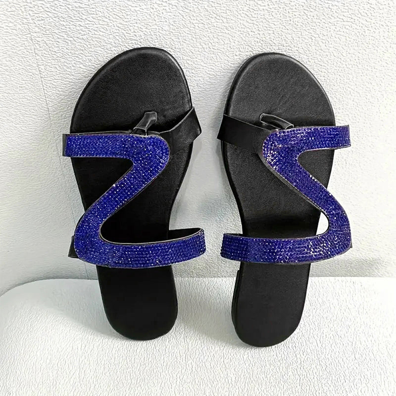 👡 50% RABATT! 🔥 Rhinestone Slide Sandaler – Platt, stötdämpande & glamorös – Perfekt för strand, brunch eller vardagschic 💎✨