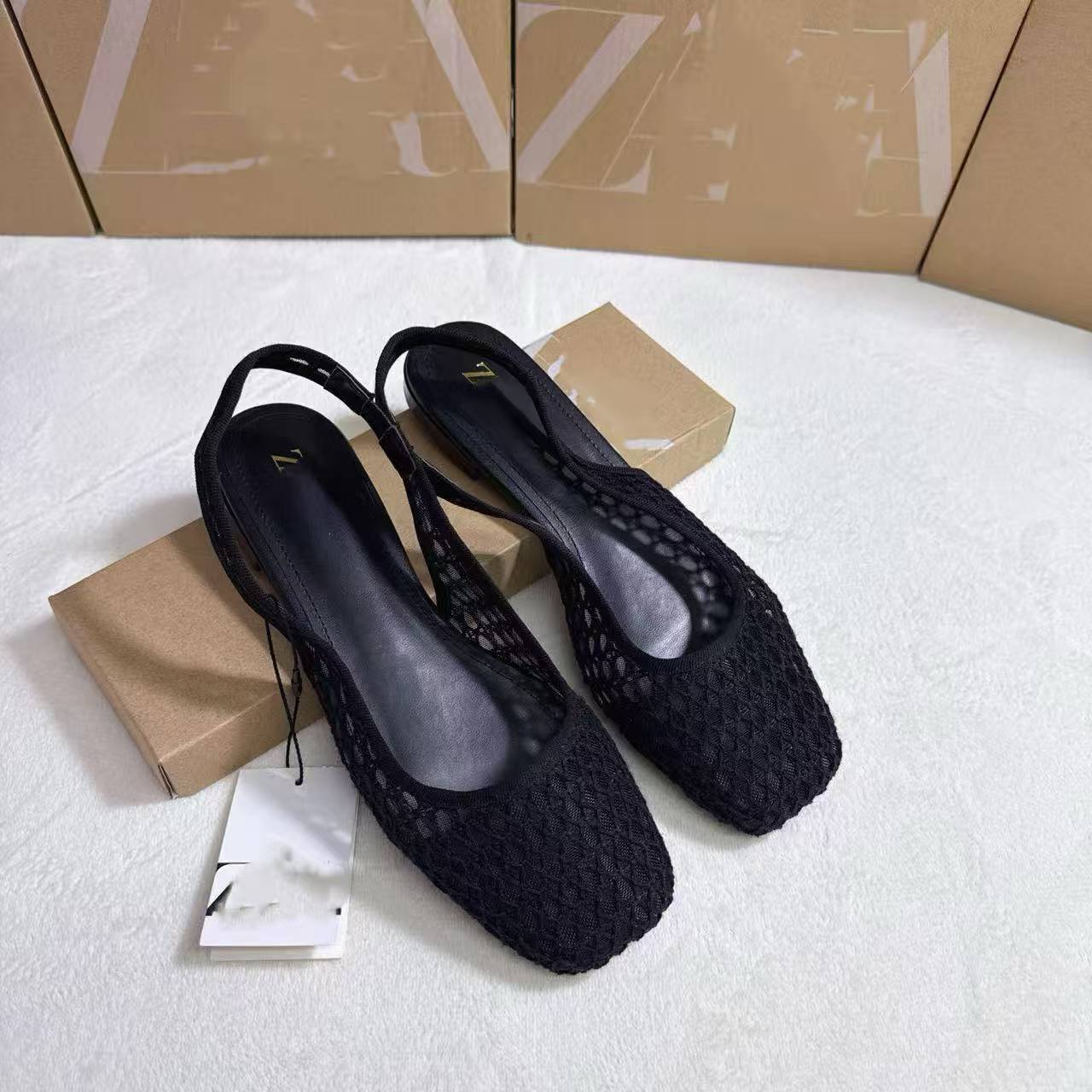 👡Nyheter 50 % rabatt🌸 Vävda slingback-sandaler för dam – 50 % rabatt! Snygga vävda detaljer, elegant slingback-modell, bekväm platt sula – perfekta både till jobbet och på helgen. 🔥✨