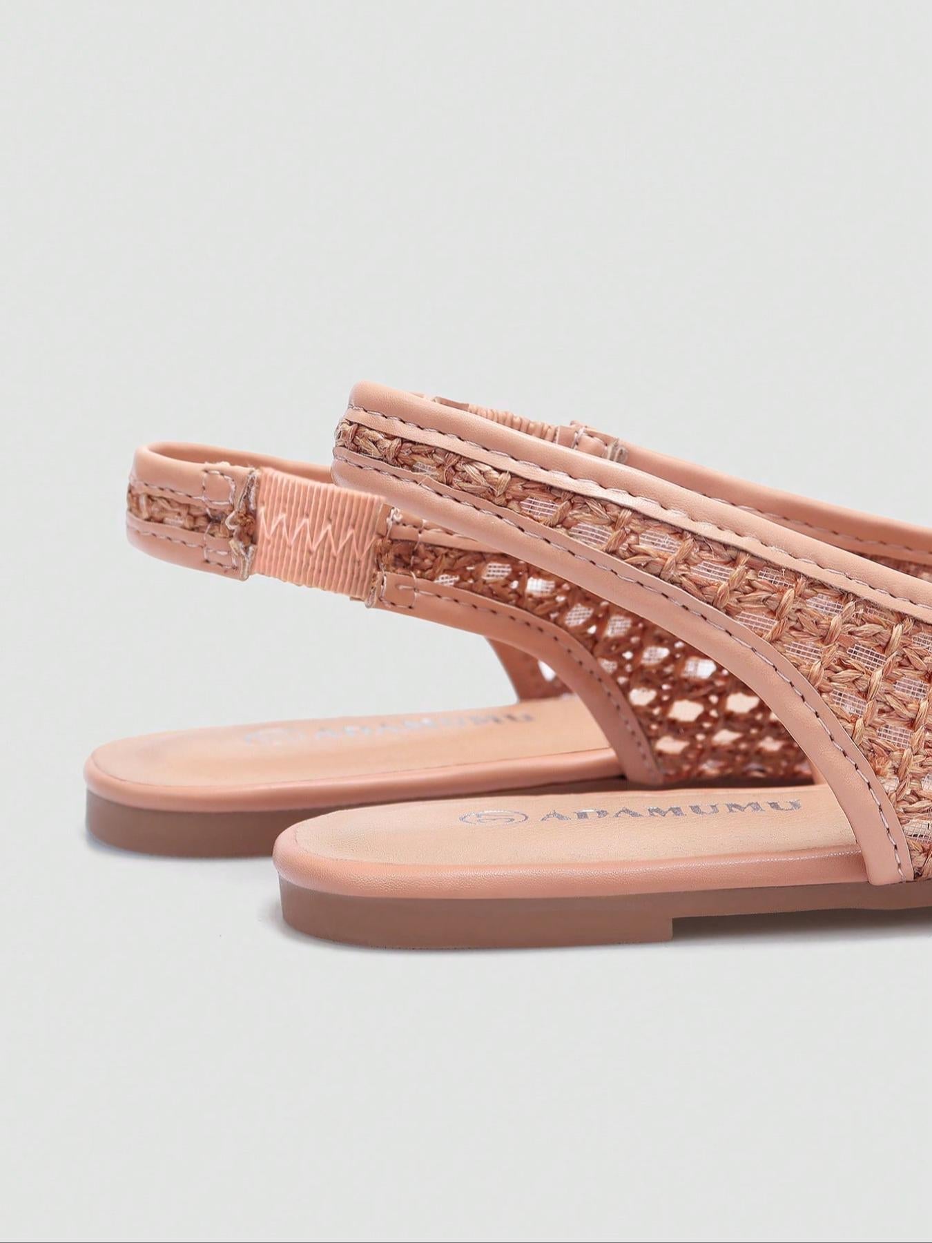 👡Nyheter 50 % rabatt🌸 Vävda slingback-sandaler för dam – 50 % rabatt! Snygga vävda detaljer, elegant slingback-modell, bekväm platt sula – perfekta både till jobbet och på helgen. 🔥✨
