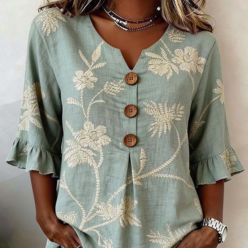 👚 Sommarblus för damer med blommönster och volangärmar — Lätt blus med V-ringning och kaskadvolanger
