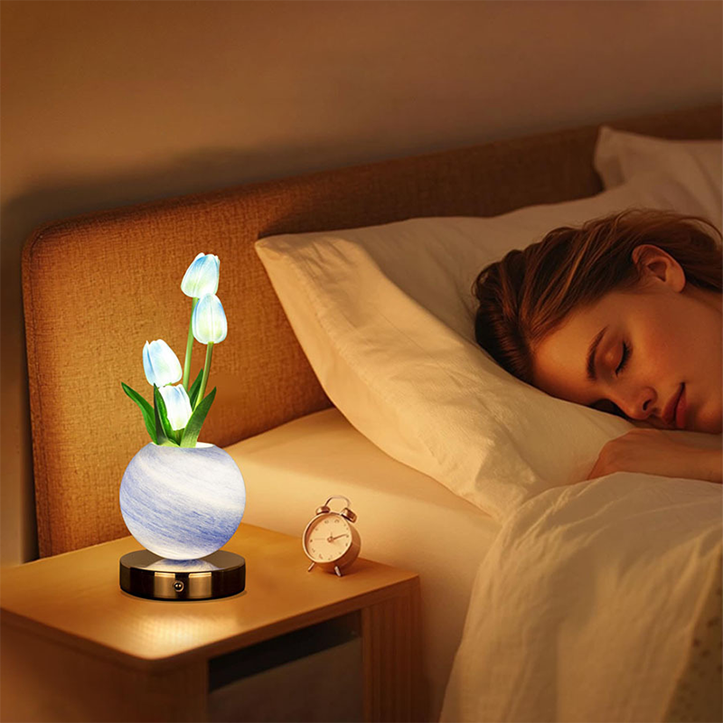 Elegant Nattlampa med Tulpanbukett