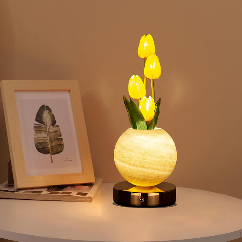 Elegant Nattlampa med Tulpanbukett