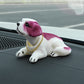 🐶 Søt hund-bobblehead – nikker i hver sving – 10 raser, myk plysj, gullkjede – sprer glede på hver biltur 🚗